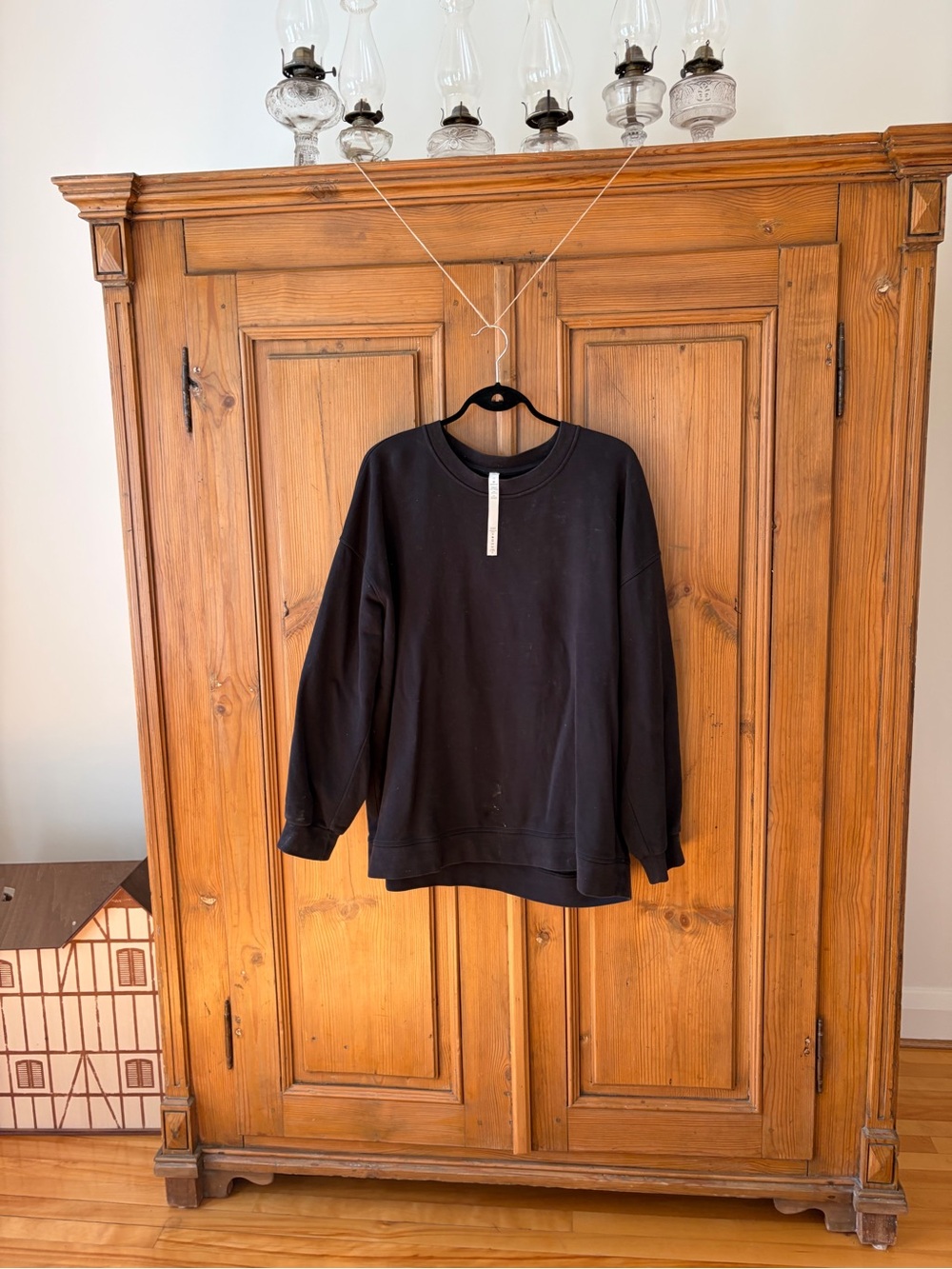 lululemon athletica Black Crewneck Sweatshirt - Classic Pullover